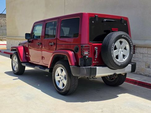 Used 2012 Jeep Wrangler Unlimited Sahara w/ Connectivity Group AWD/4WD image 6