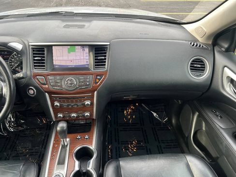 Used 2018 Nissan Pathfinder Platinum AWD/4WD image 38