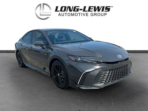 Used 2025 Toyota Camry SE w/ Convenience Package FWD image 10