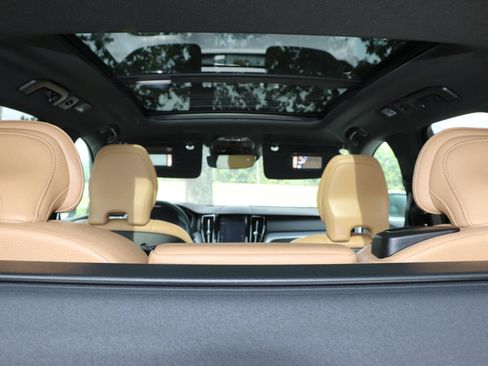 Used 2019 Volvo XC60 T6 Momentum w/ Premium Package AWD/4WD image 10