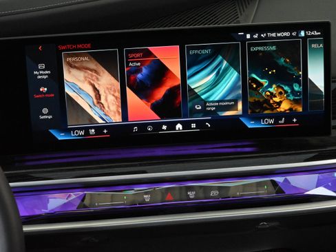 Certified 2024 BMW i7 eDrive50 w/ M Sport Package RWD image 33
