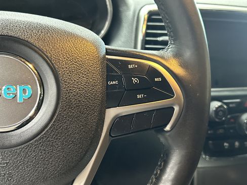 Used 2018 Jeep Grand Cherokee Altitude AWD/4WD image 19