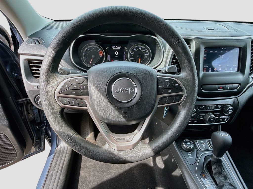 Used 2021 Jeep Cherokee Latitude AWD/4WD image 11