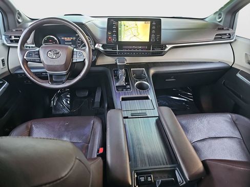 Certified 2021 Toyota Sienna Platinum image 20