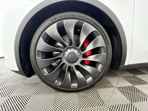 Used 2023 Tesla Model Y Performance image 13