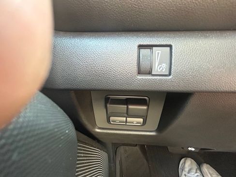 Used 2024 Chevrolet Colorado LT w/ LT Convenience Package III RWD image 29