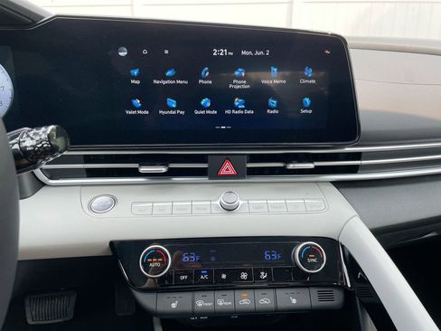 New 2025 Hyundai Elantra Limited image 46