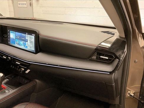 Certified 2025 Nissan Kicks SR image 15