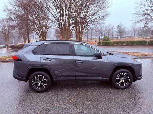 Used 2021 Toyota RAV4 LE image 11