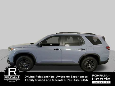 Used 2024 Honda Pilot TrailSport image 5