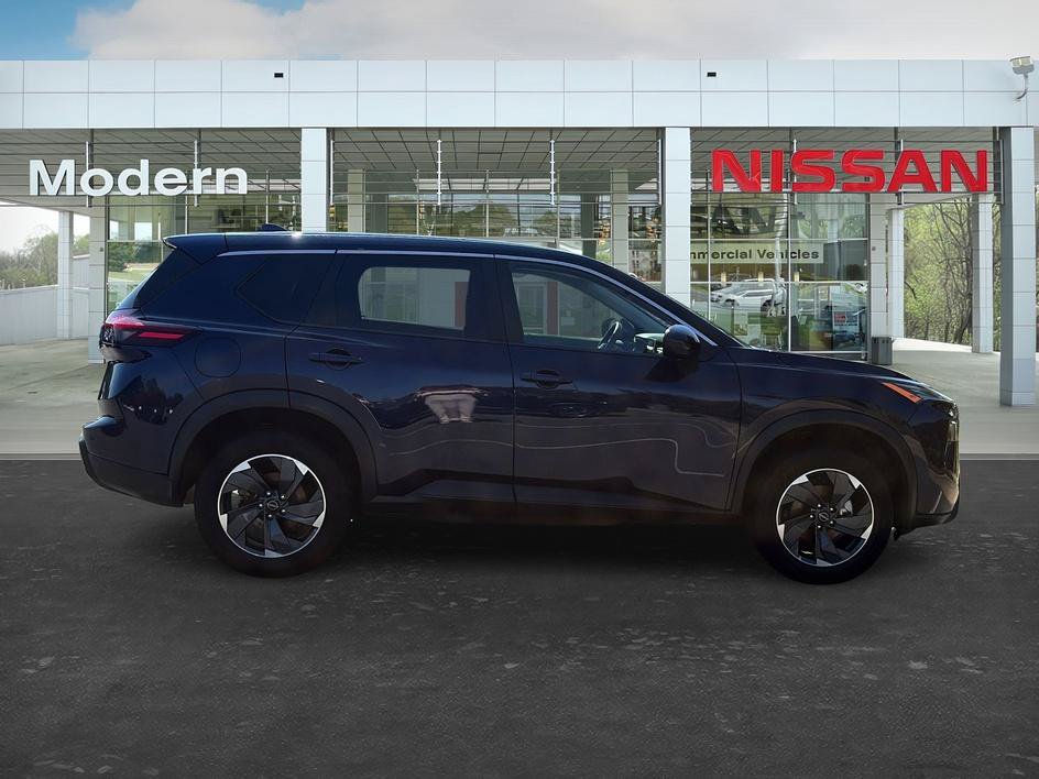 Certified 2025 Nissan Rogue SV FWD image 6