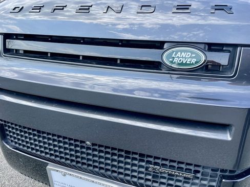 Used 2023 Land Rover Defender 110 X-Dynamic SE image 32