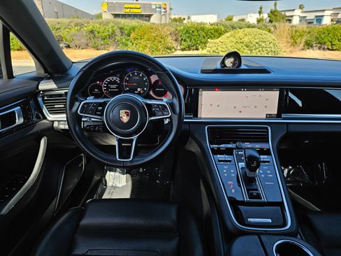 Used 2018 Porsche Panamera image 22