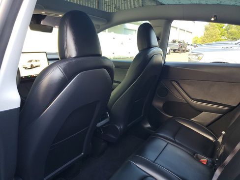 Used 2025 Tesla Model Y Performance AWD/4WD image 9