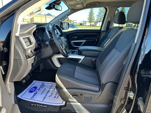 Used 2020 Nissan Titan SV w/ SV Convenience Package image 9
