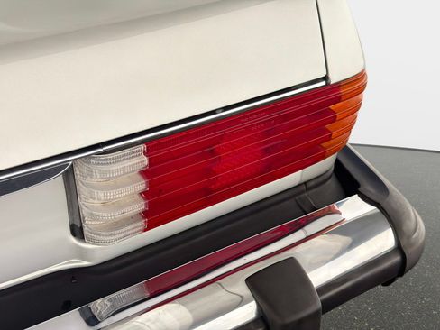 Used 1987 Mercedes-Benz 560 SL image 16