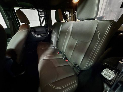 Used 2017 Jeep Wrangler Unlimited Sahara w/ Connectivity Group AWD/4WD image 19