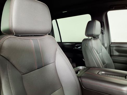 Used 2023 Chevrolet Suburban RST w/ Luxury Package AWD/4WD image 11