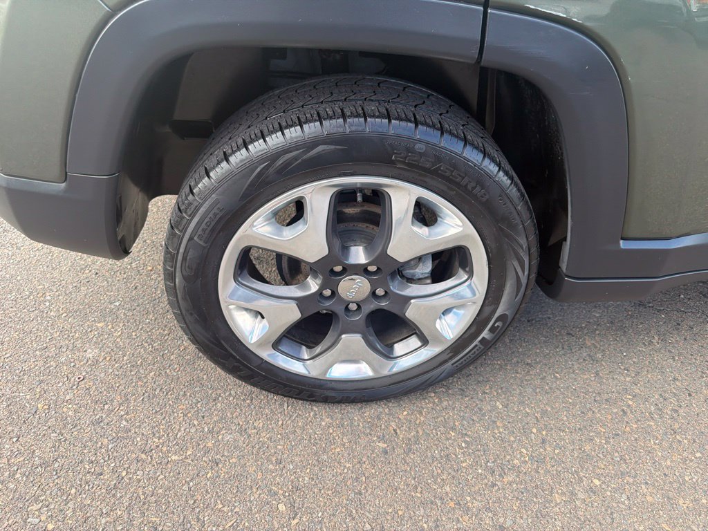 Used 2018 Jeep Compass Limited w/ Navigation Group AWD/4WD image 32