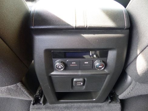 Used 2023 Chevrolet Traverse LT AWD/4WD image 40