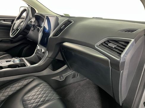 Used 2024 Ford Edge Titanium image 32