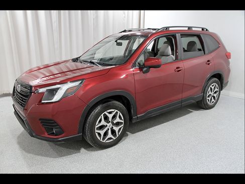 Used 2023 Subaru Forester Premium AWD/4WD image 3