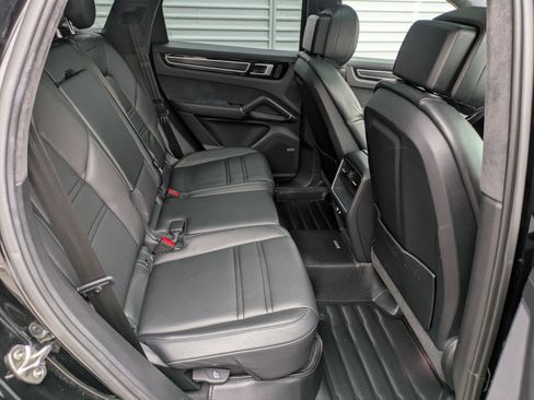 Used 2022 Porsche Cayenne GTS image 32