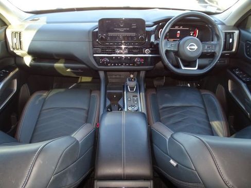 Used 2023 Nissan Pathfinder Platinum w/ Lighting Package (N93) image 27