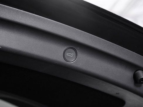 Used 2020 Tesla Model Y Long Range image 20