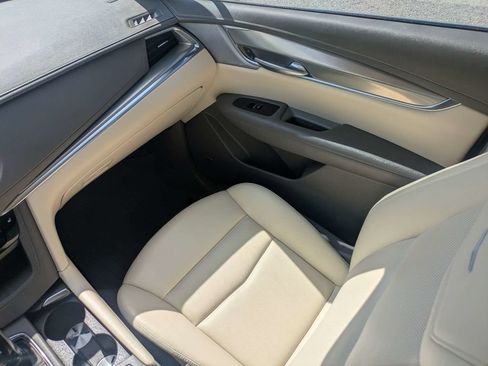 Used 2022 Cadillac XT5 Premium Luxury w/ Technology Package FWD image 18