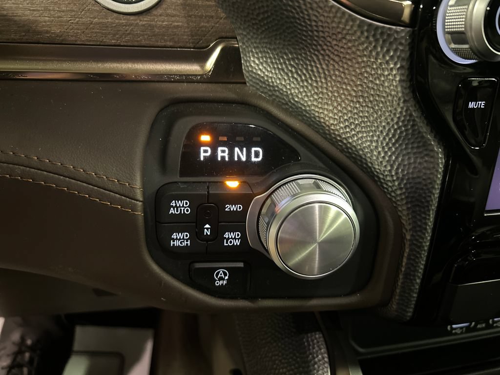 Used 2025 RAM 1500 Limited AWD/4WD image 19