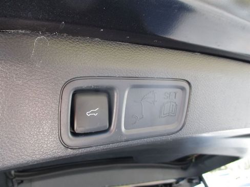 Used 2024 Ford Expedition Max XLT image 5