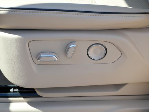 Used 2024 Cadillac Escalade ESV Premium Luxury w/ LPO, Floor Liner Package AWD/4WD image 20