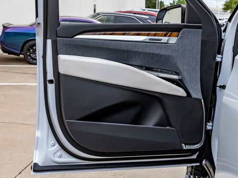 Used 2026 Cadillac Escalade Platinum Sport w/ LPO, Floor Liner Package AWD/4WD image 38
