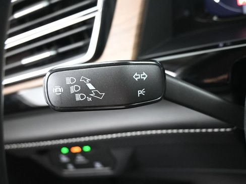 Used 2024 Volkswagen Atlas SE w/ Panoramic Sunroof Package FWD image 18