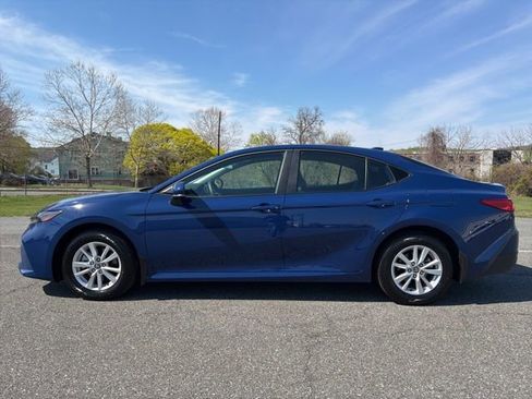 Used 2025 Toyota Camry LE image 5