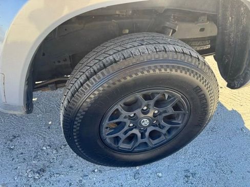 Used 2019 Toyota Tacoma SR5 image 10