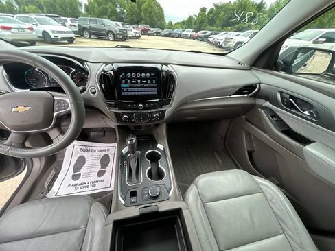 Used 2019 Chevrolet Traverse Premier w/ Driver Confidence II Package FWD image 13