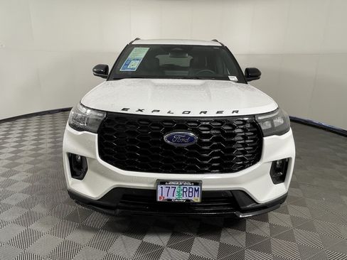 Used 2026 Ford Explorer ST-Line w/ ST-Line Street Pack AWD/4WD image 8