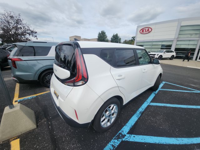 Certified 2023 Kia Soul LX w/ Option Group 015 FWD image 3