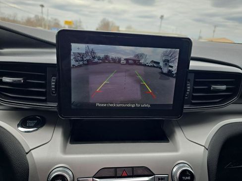 Used 2024 Ford Explorer XLT image 27