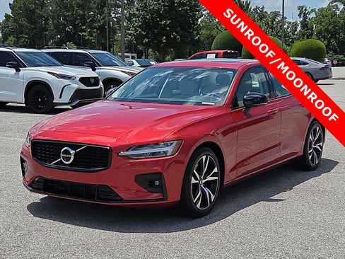 Used 2024 Volvo S60 B5 Plus FWD image 2