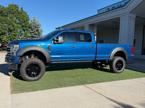 Used 2022 Ford F350 Platinum AWD/4WD image 2