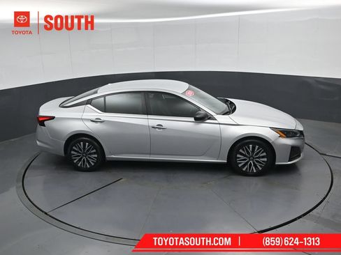 Used 2024 Nissan Altima 2.5 SV AWD/4WD image 42