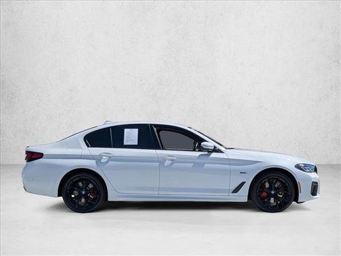 Used 2023 BMW 530e w/ M Sport Package image 4