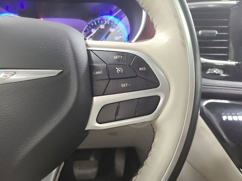 Used 2019 Chrysler Pacifica Limited FWD image 27
