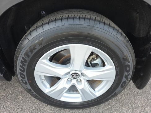 Used 2024 Toyota Highlander LE image 6