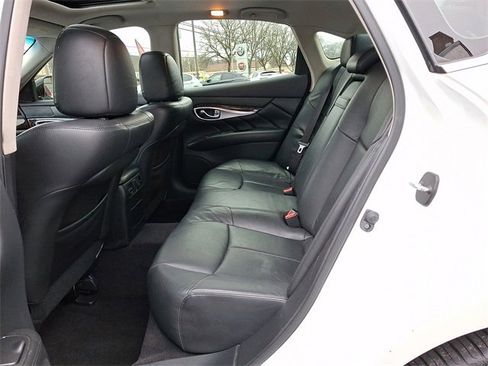 Used 2016 INFINITI Q70 3.7 image 10
