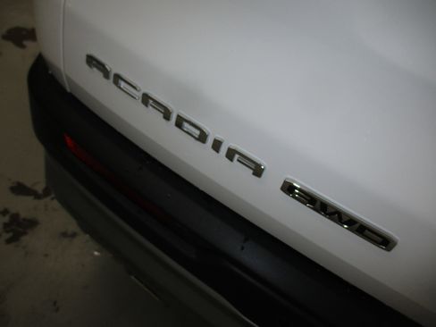 New 2026 GMC Acadia Elevation w/ Elevation Premium Package AWD/4WD image 6