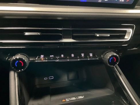 Certified 2026 Chevrolet Traverse LT w/ Driver Confidence Package image 19